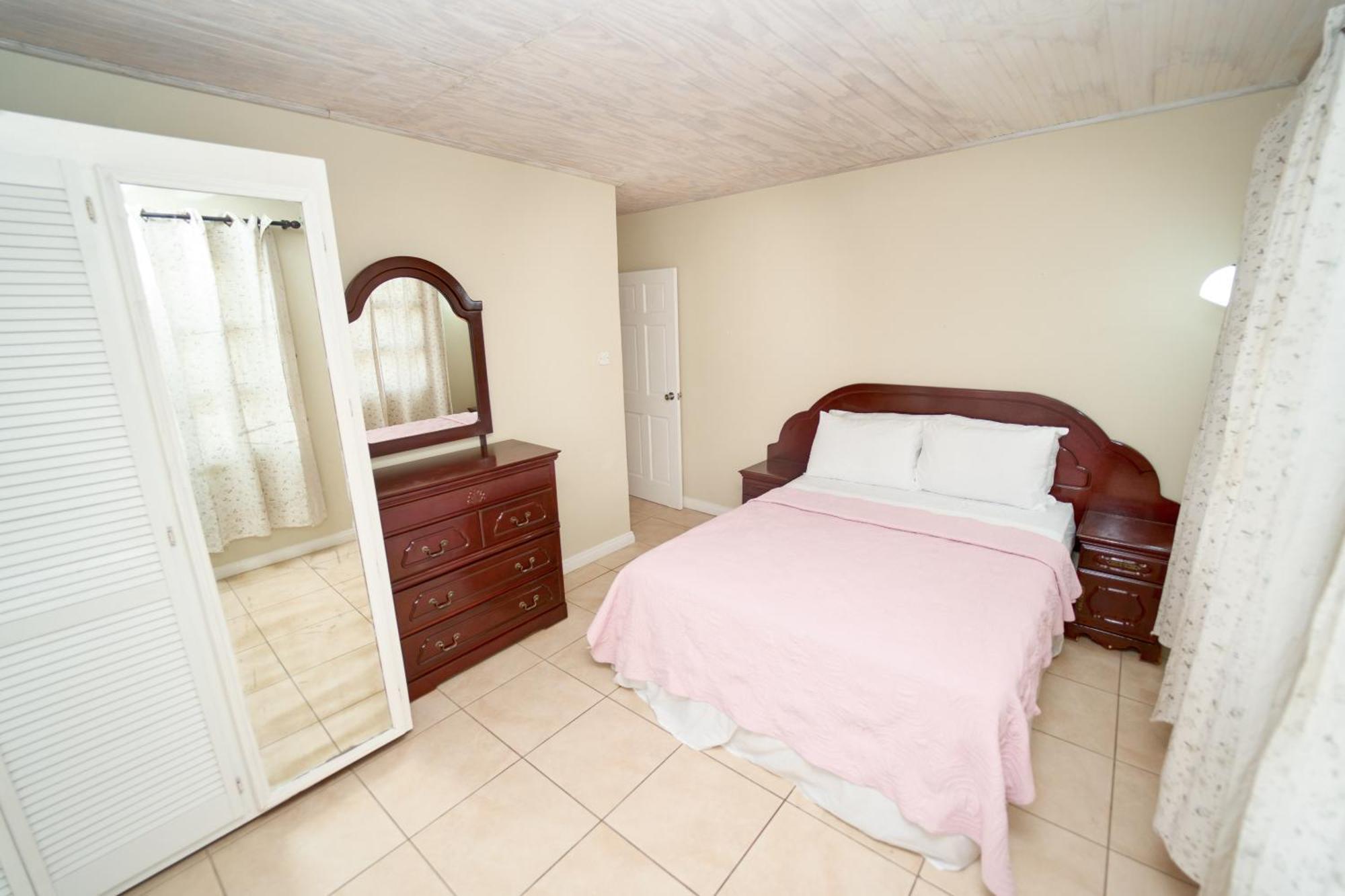 Spacious 3-Bedroom Home - Regency Park Bridgetown Exterior foto