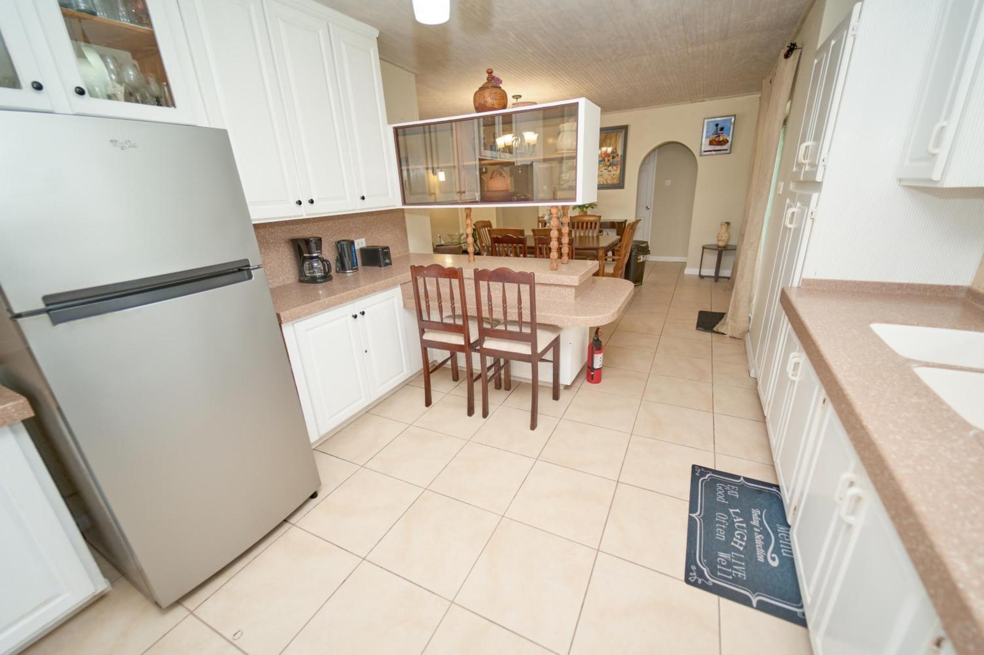 Spacious 3-Bedroom Home - Regency Park Bridgetown Exterior foto