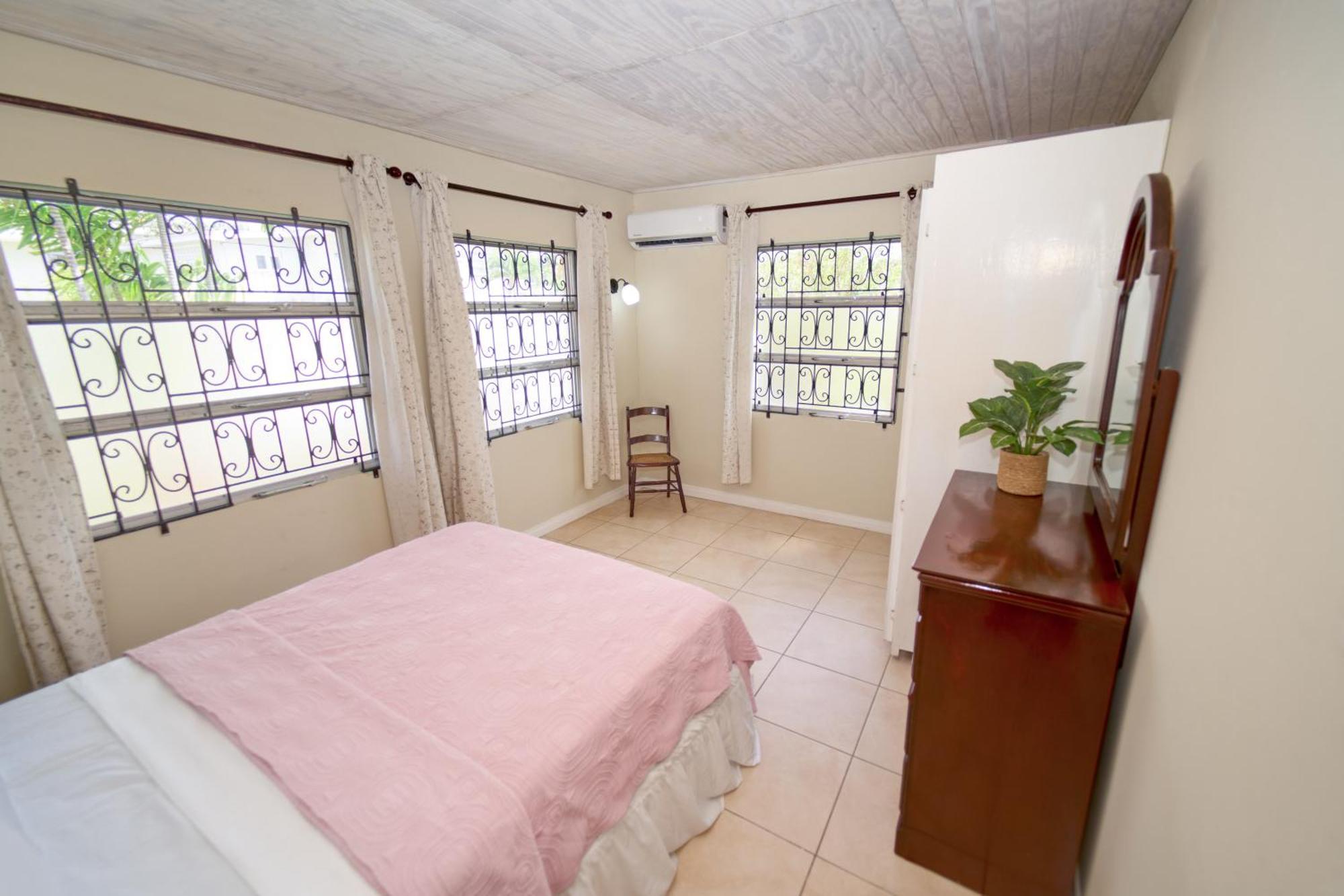 Spacious 3-Bedroom Home - Regency Park Bridgetown Exterior foto